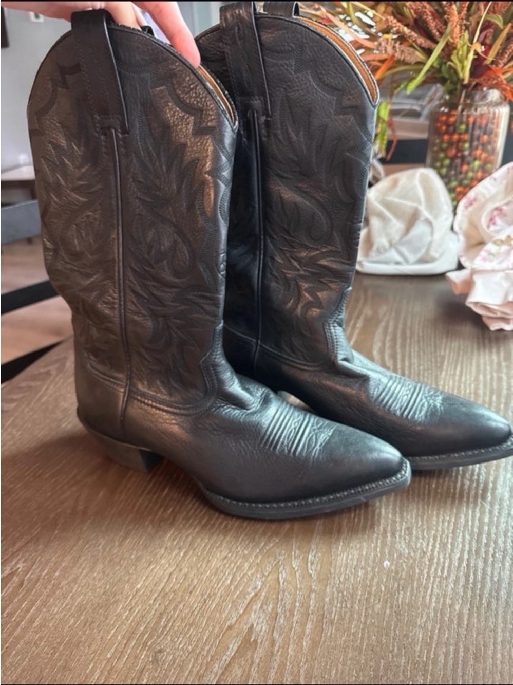 Ariat Black Leather Western Cowboy Boots with Stitch Detail
